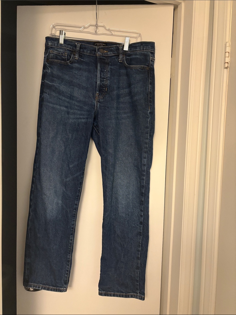 Banana Republic Women Classic Straight-Leg Jeans in Dark Blue - Buttons, size 30
